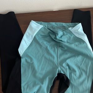 Victoria’s Secret leggings on point size 8 side pockets black with teal EUC